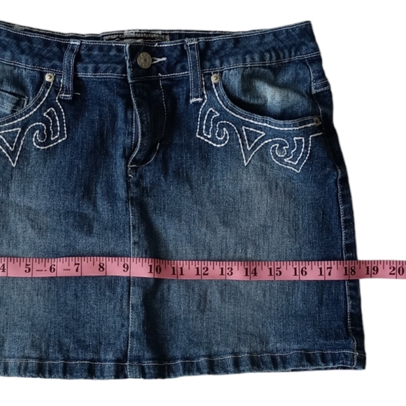 RAVE R4R JEANS WOMAN'S  MNI DENIM SKIRT. SIZE 11. COLOR BLUE. - Picture 6 of 16